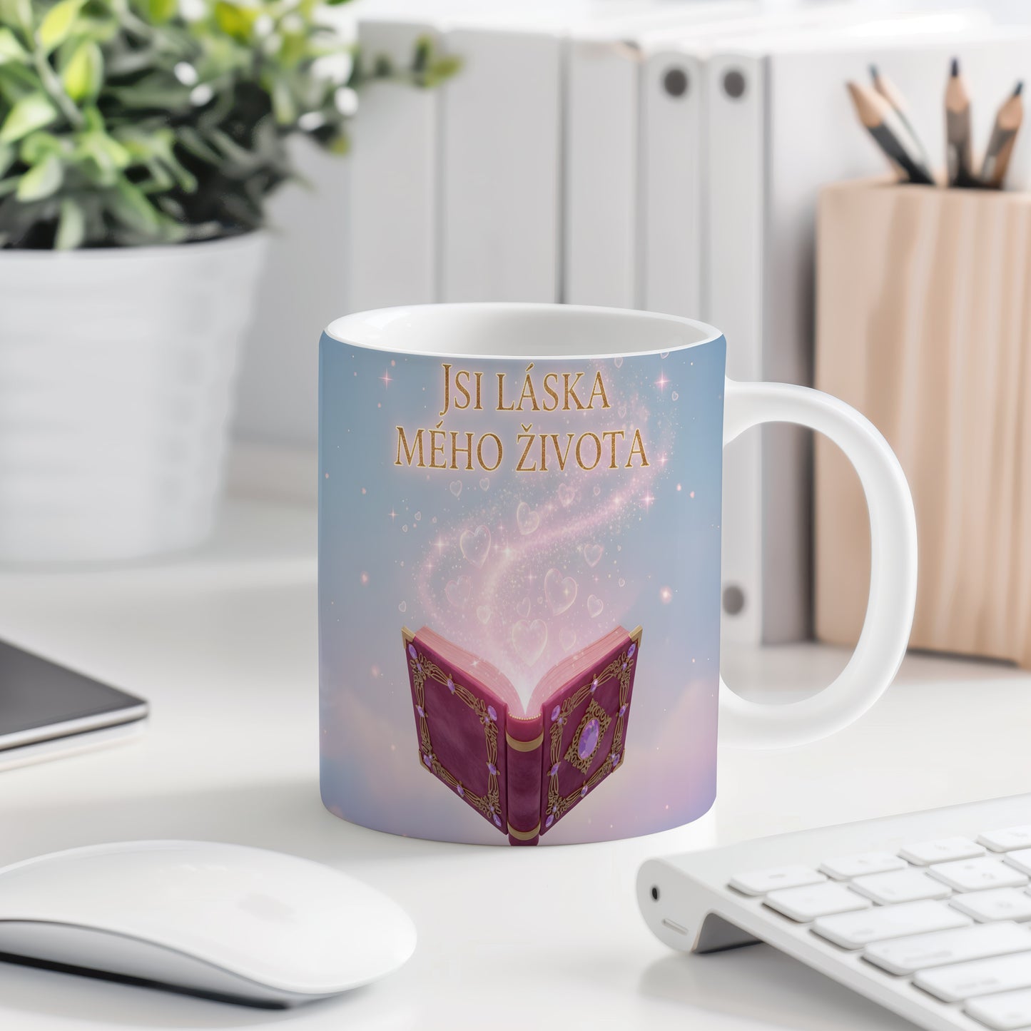 Romantický hrnek s nápisem JSI LÁSKA MÉHO ŽIVOTA a srdíčky.