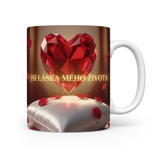 Hrnek s červeným srdcem a nápisem JSI LÁSKA MÉHO ŽIVOTA.