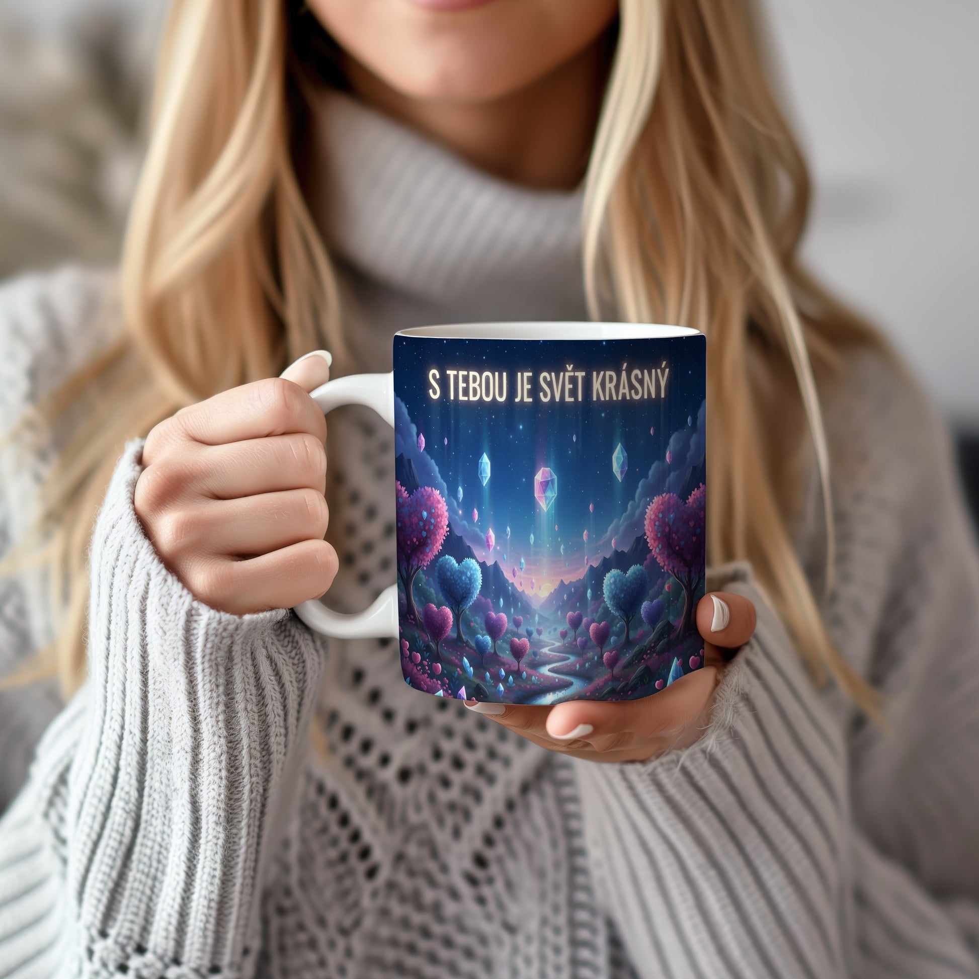 Hrnek s motivem srdcí a krystalů v snové krajině.