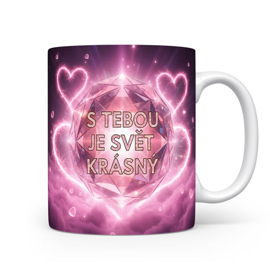 Růžový hrnek s nápisem S tebou je svět krásný a diamantovým motivem.