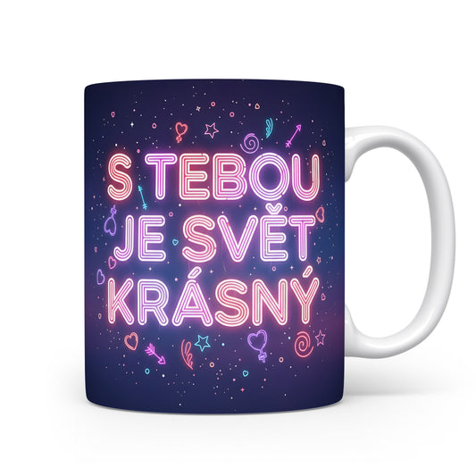 Romantický hrnek s nápisem 'S tebou je svět krásný' a láskyplnými symboly.