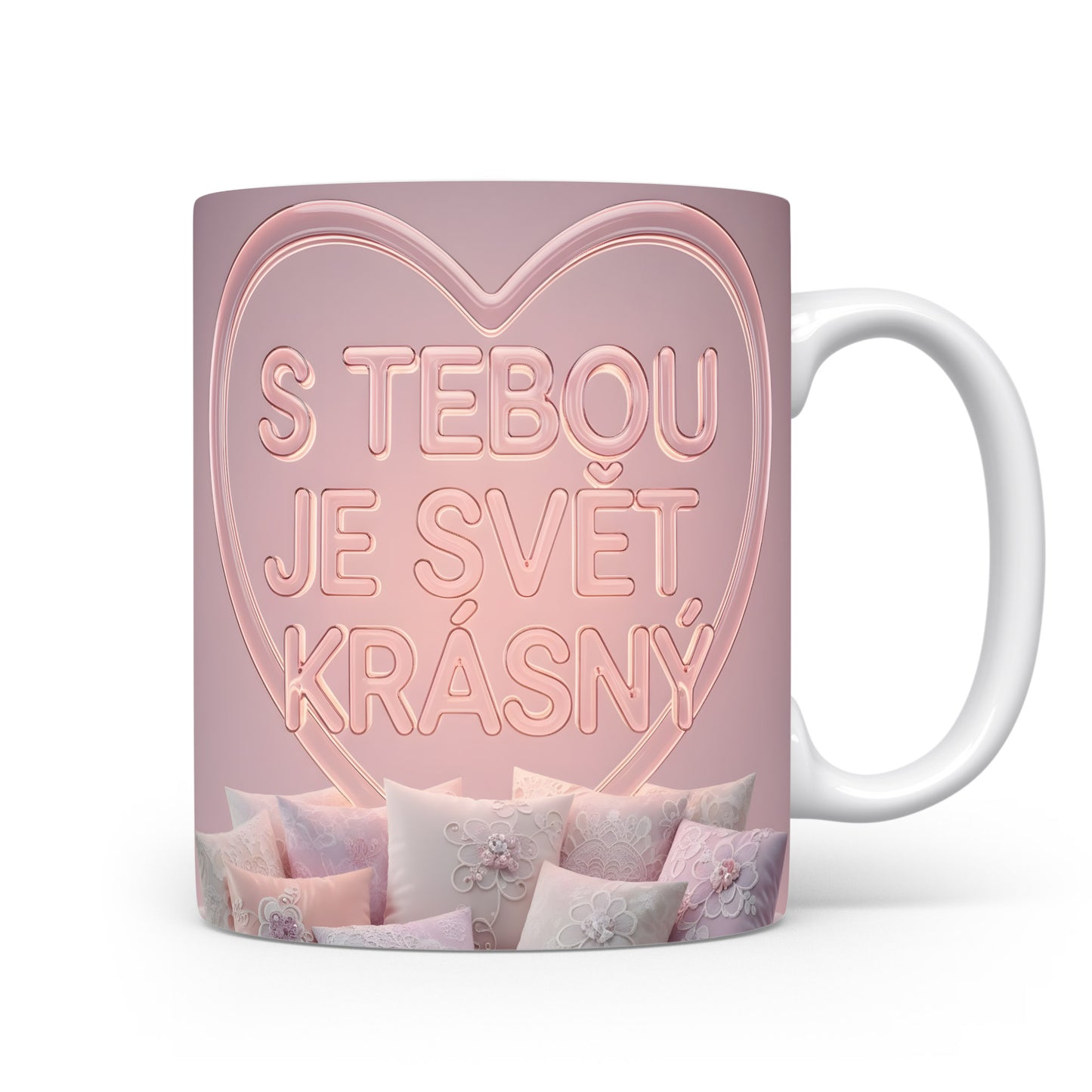 Růžový hrnek s nápisem 'S tebou je svět krásný' a romantickými motivy.