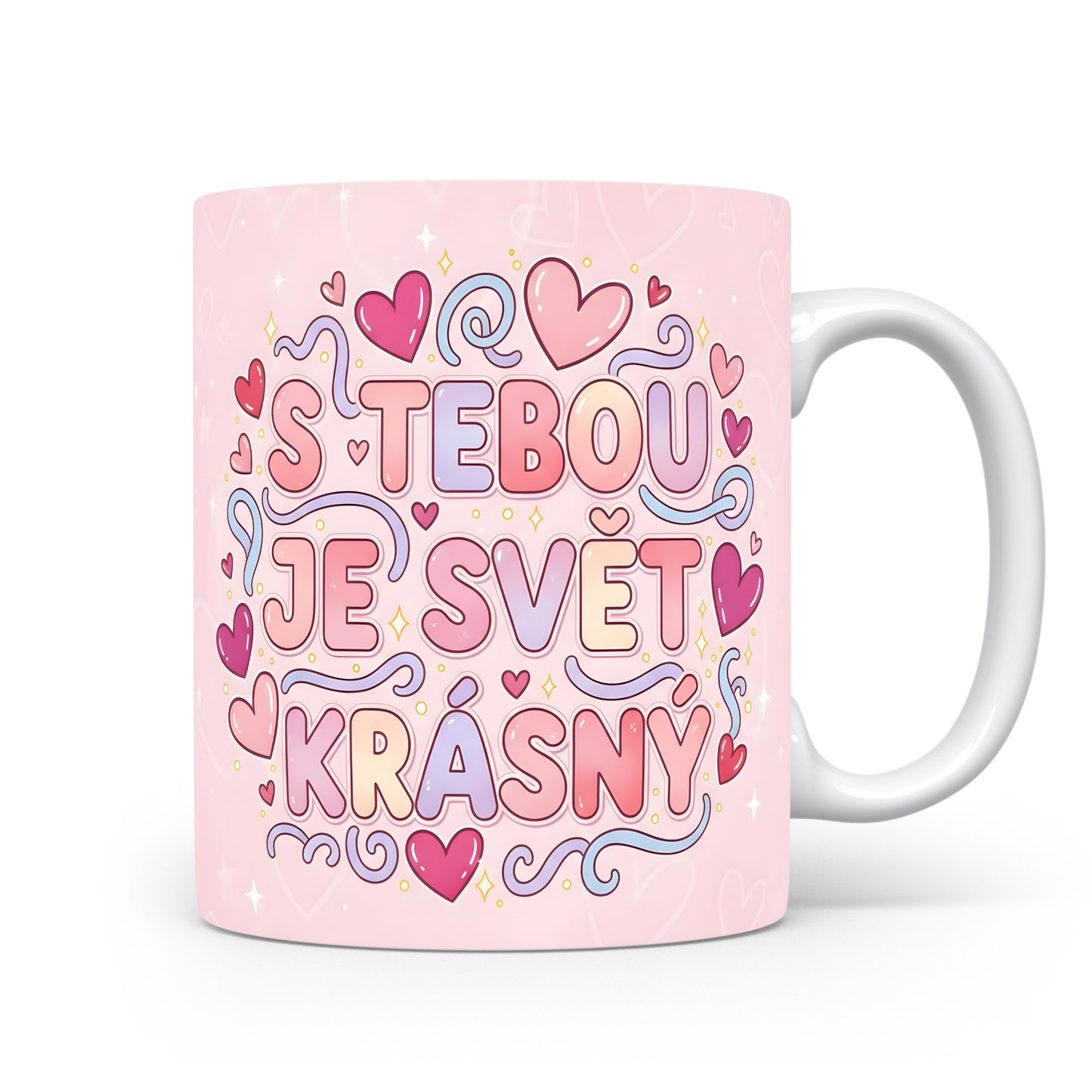 Růžový hrnek s nápisem S tebou je svět krásný a motivem srdcí.