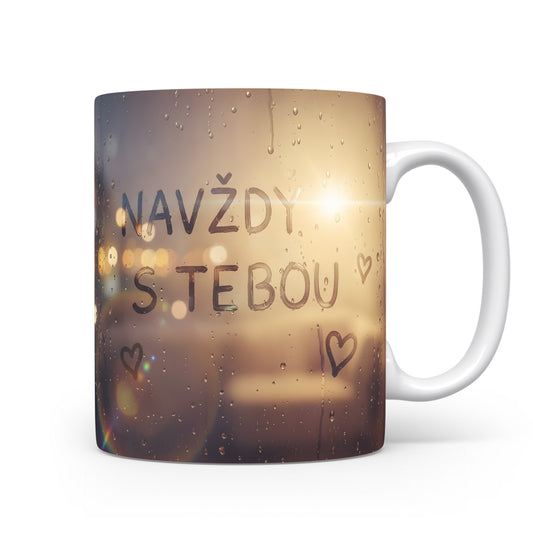 Hrnek s nápisem NAVŽDY S TEBOU v teplých odstínech.