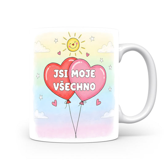 Hrnek s pastelovým pozadím, srdci a nápisem JSI MOJE VŠECHNO.