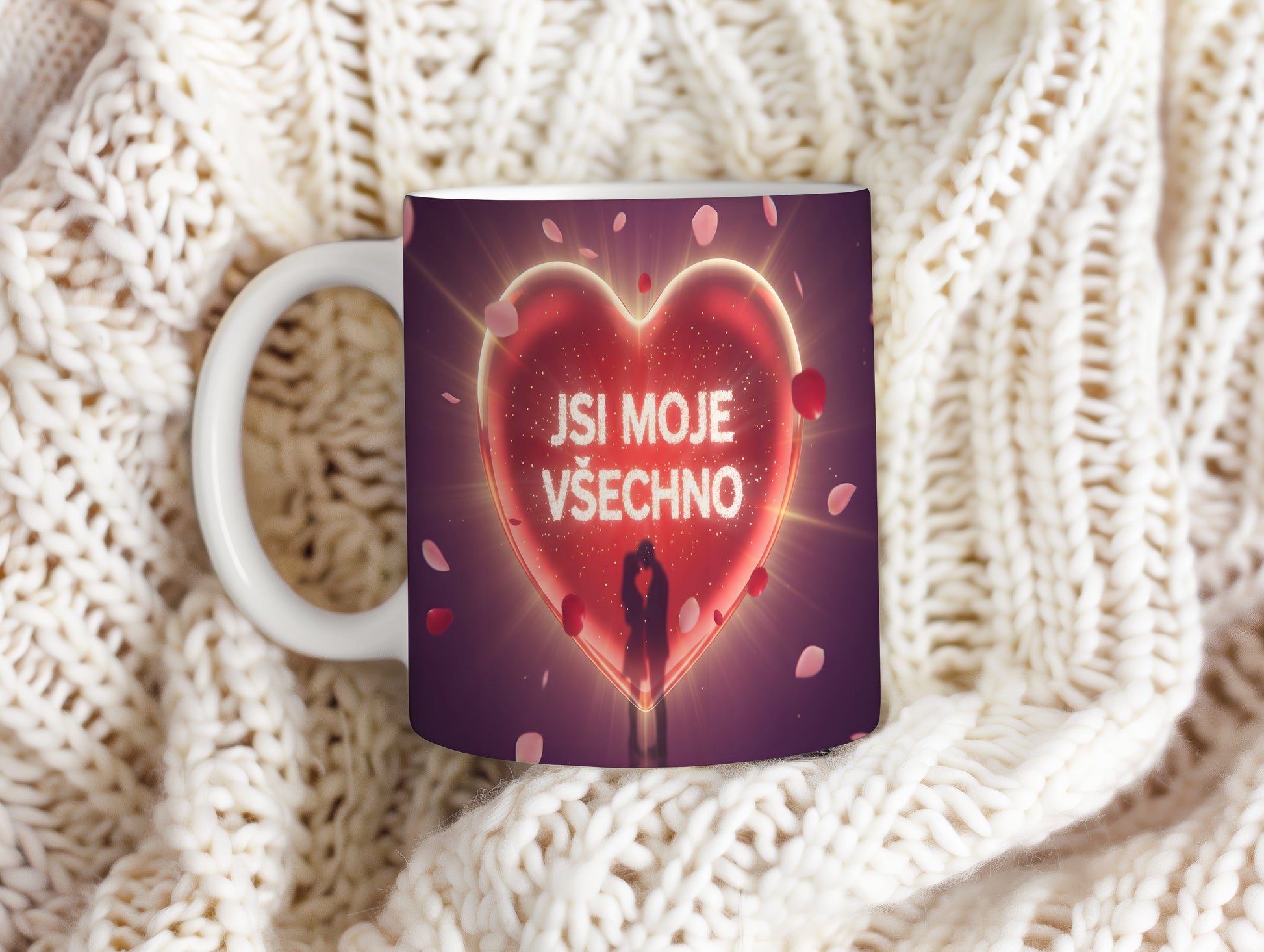 Hrnek s červeným srdcem a textem JSI MOJE VŠECHNO.