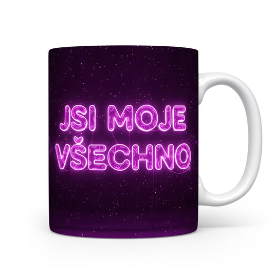 Fialový hrnek s textem JSI MOJE VŠECHNO a hvězdným pozadím.