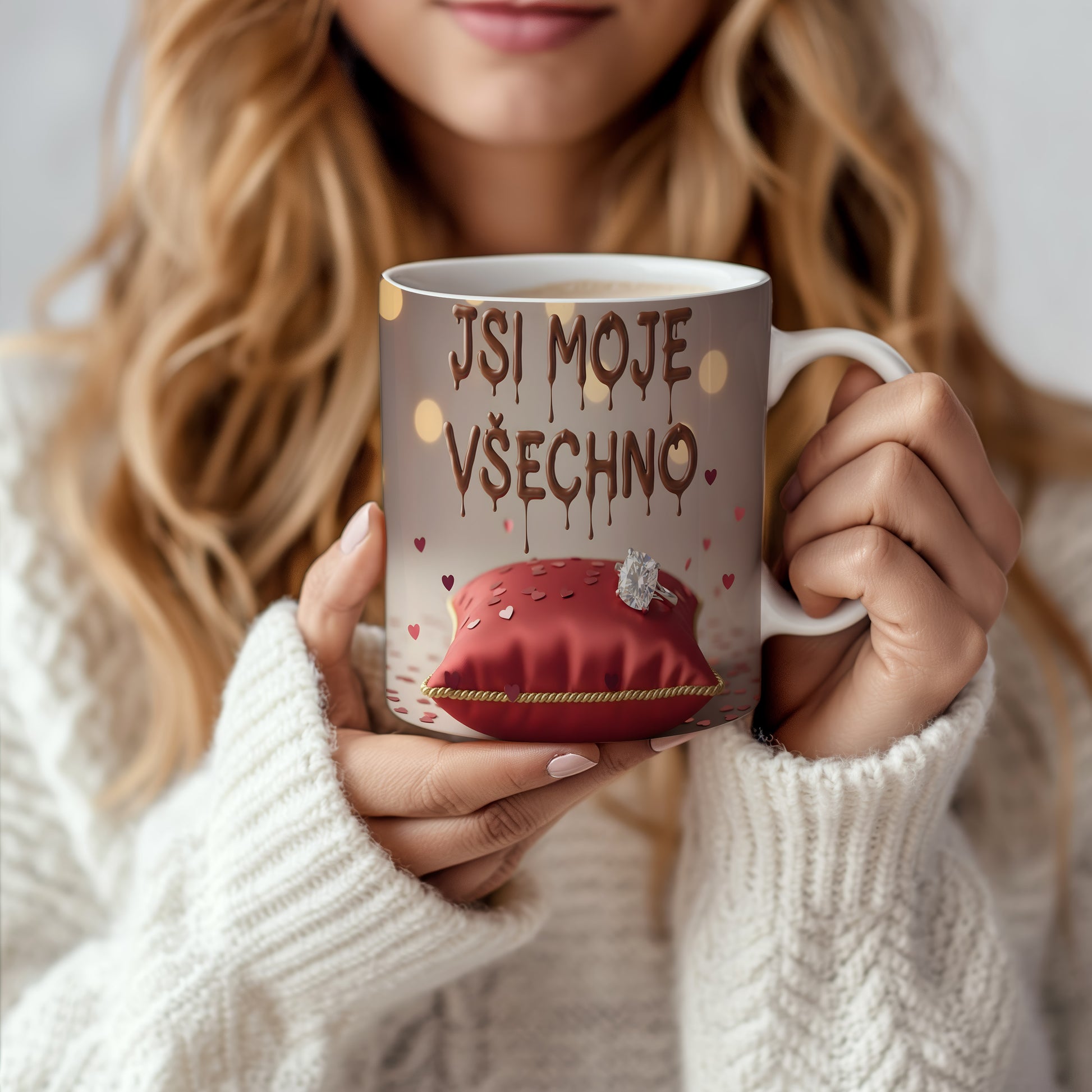 Romantický hrnek s nápisem JSI MOJE VŠECHNO a srdíčky.