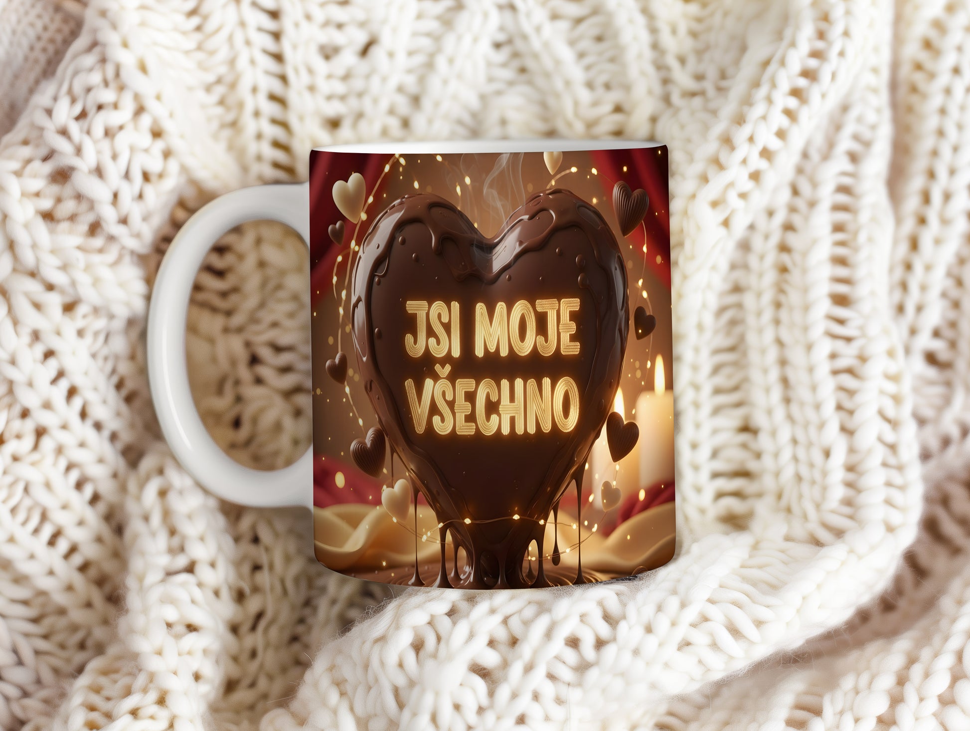 Romantický hrnek s nápisem JSI MOJE VŠECHNO a srdcem.