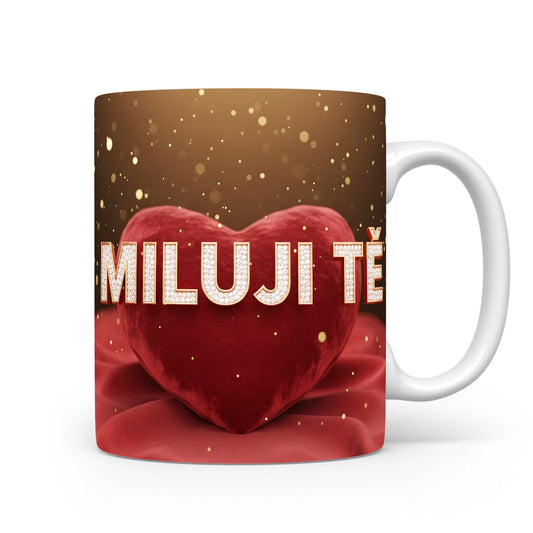 Romantický hrnek s červeným srdcem a nápisem MILUJI TĚ.