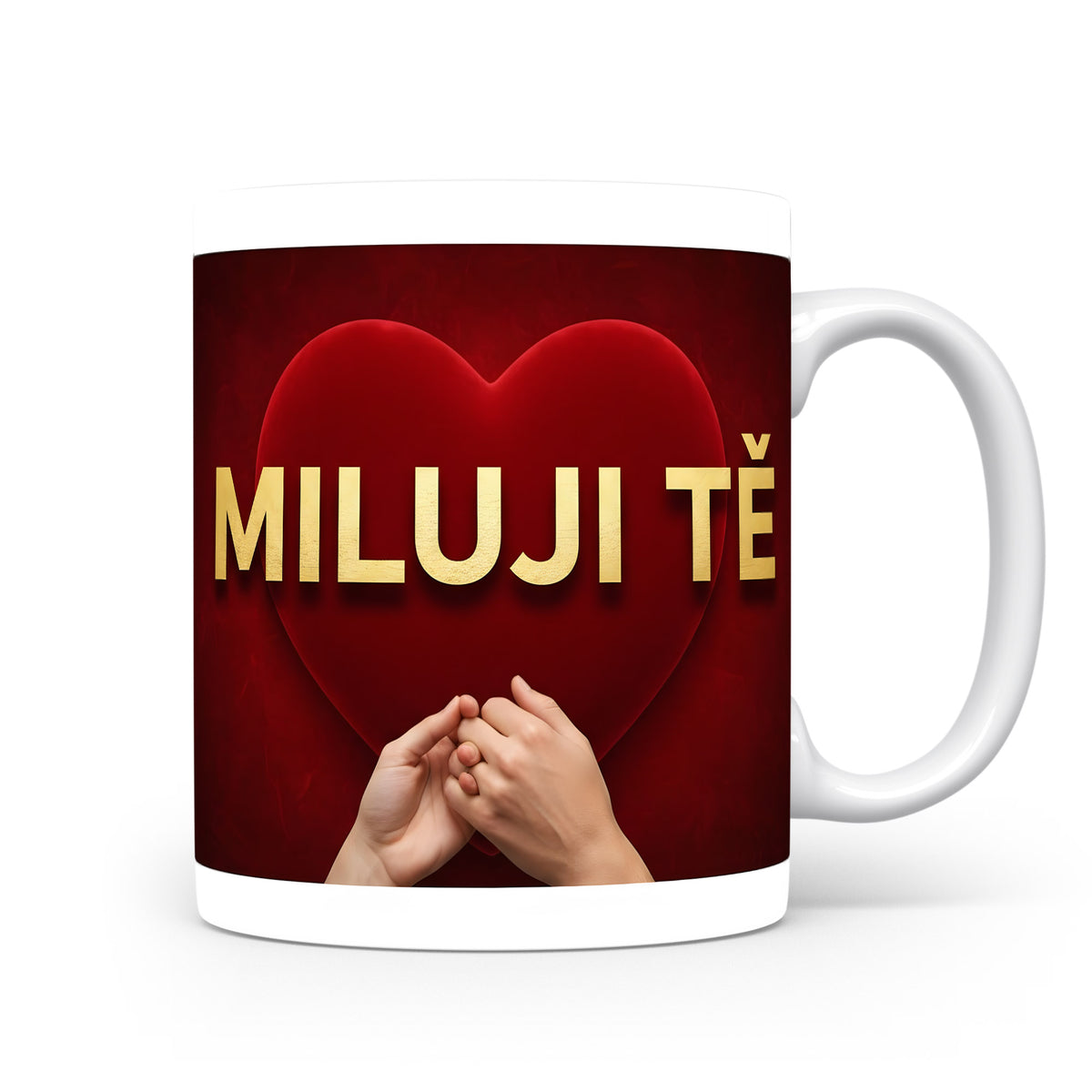 Bílý hrnek s červeným srdcem a nápisem MILUJI TĚ.