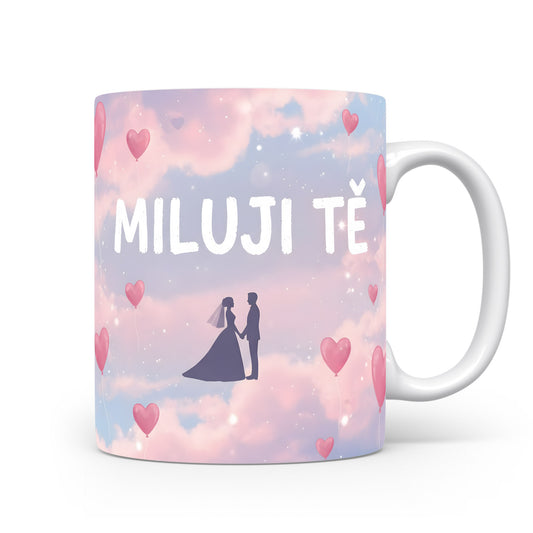 Hrnek s nápisem MILUJI TĚ, pastelové barvy, srdce a silueta páru.