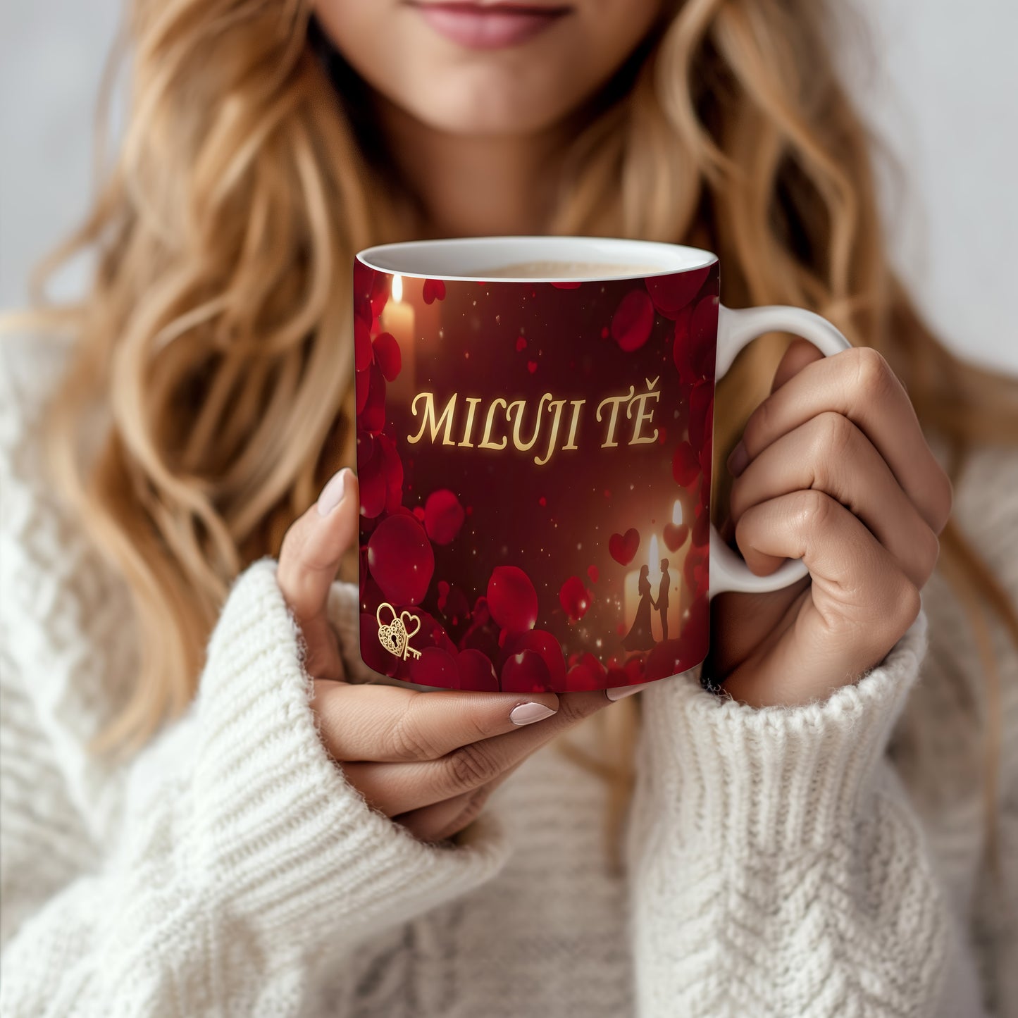 Romantický hrnek s červenými srdci a nápisem MILUJI TĚ.