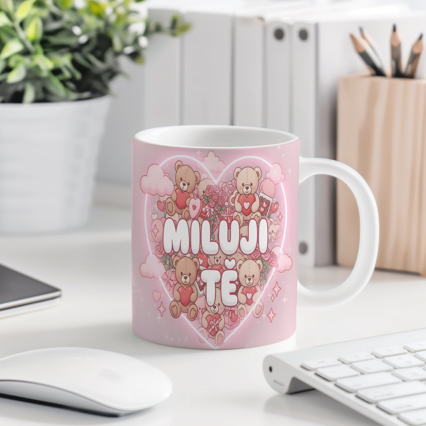 Růžový hrnek s medvídky a nápisem MILUJI TĚ.