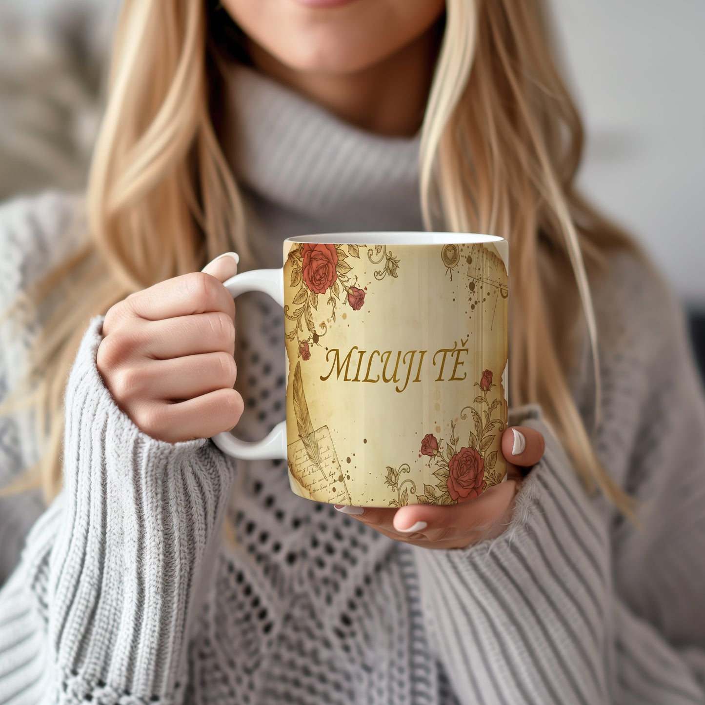 Romantický hrnek s nápisem MILUJI TĚ a růžemi.