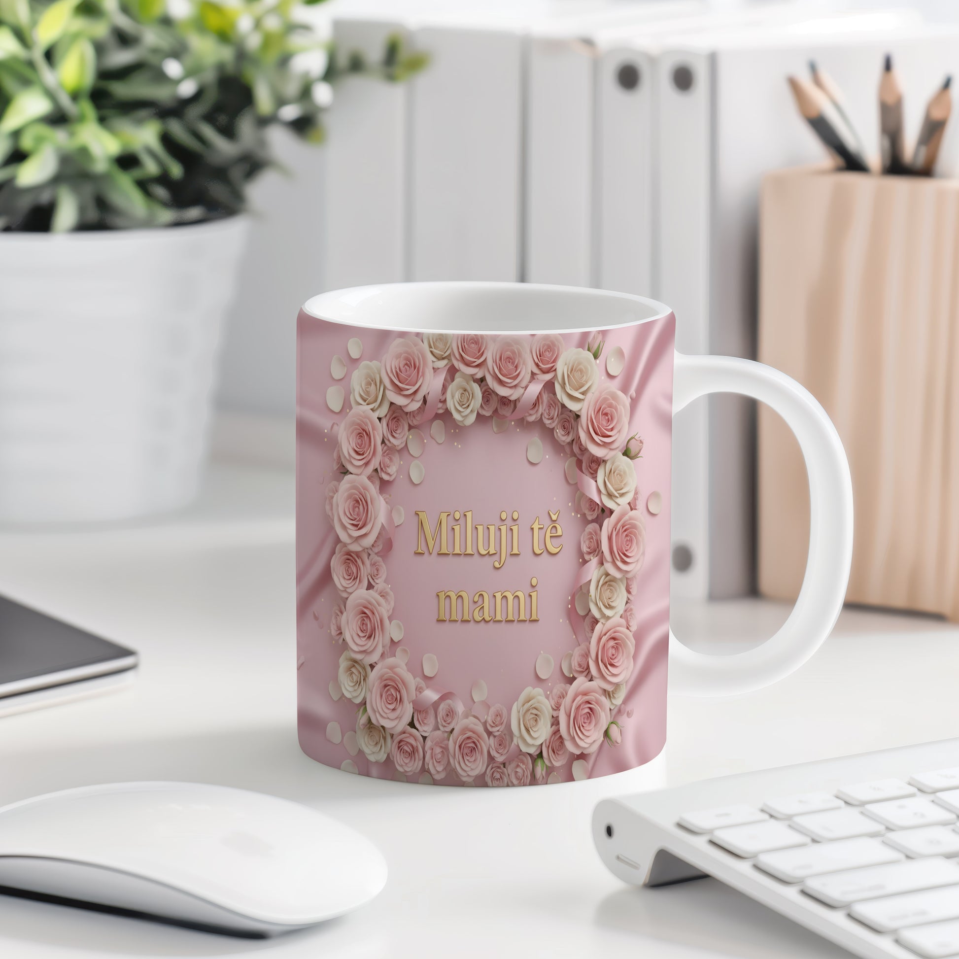 Hrnek Miluji tě mami – něžné růže na pastelovém pozadí – varianta 77