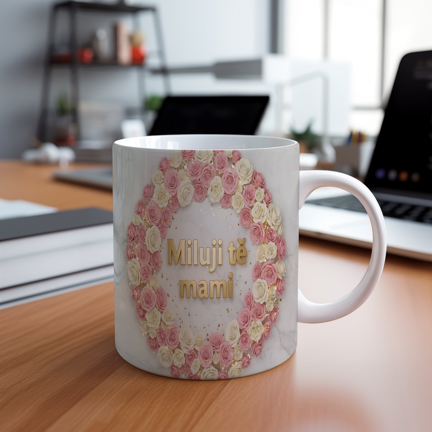 Hrnek Miluji tě mami – květinový věnec na mramorovém pozadí – varianta 88