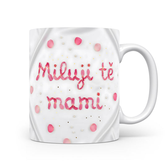 Hrnek Miluji tě mami – okvětní lístky a perly na mramorovém pozadí – varianta 11