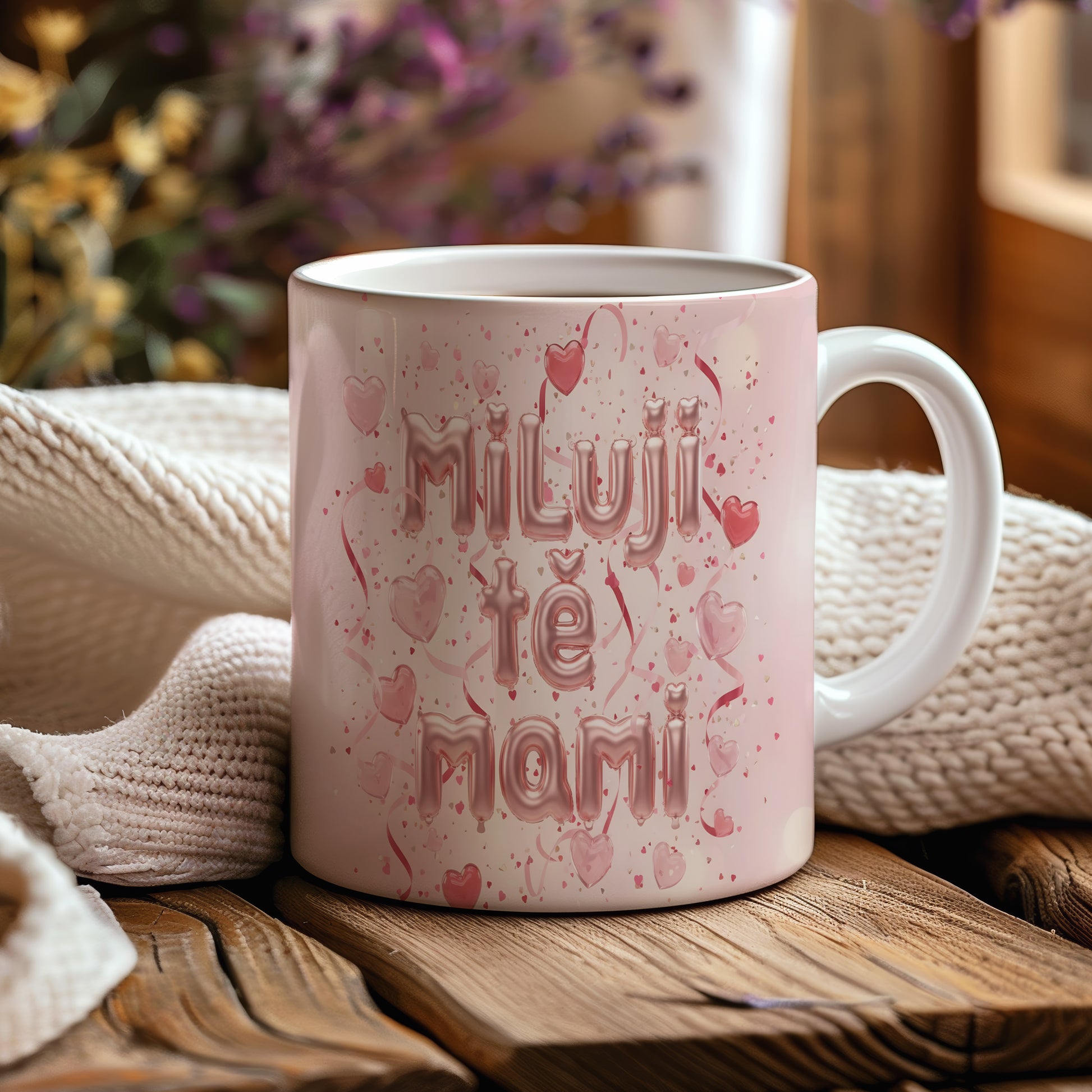 Hrnek Miluji tě mami – romantická srdíčka na pastelovém pozadí – varianta 44