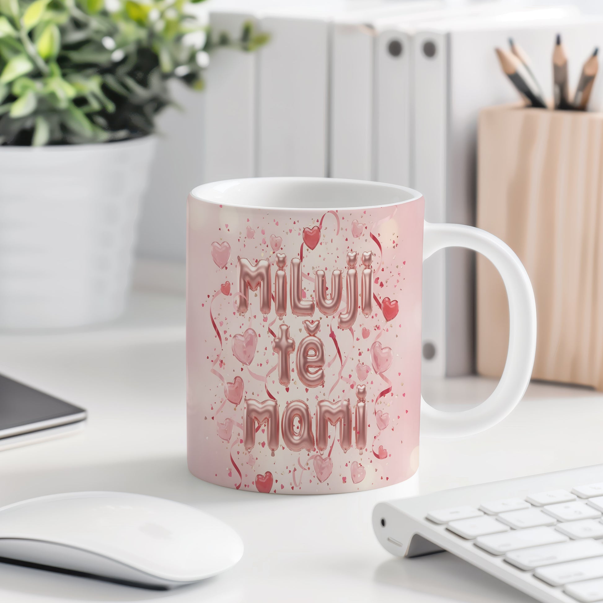 Hrnek Miluji tě mami – romantická srdíčka na pastelovém pozadí – varianta 77