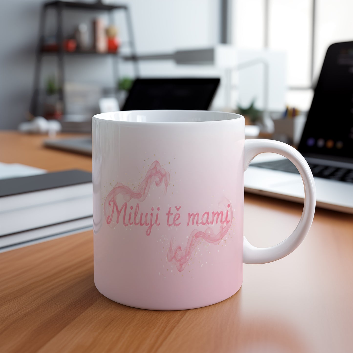 Hrnek Miluji tě mami – růžové vlny se zlatými třpytkami na jemném gradientu – varianta 88