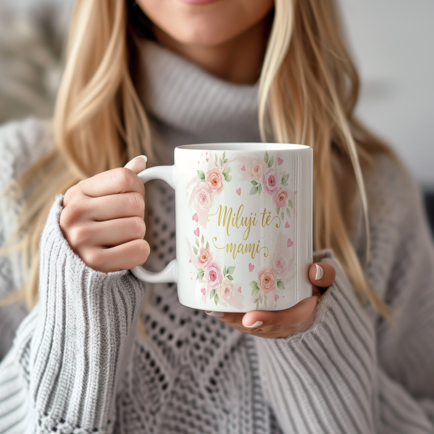 Hrnek Miluji tě mami – romantické růže s jemnými srdíčky – varianta 22