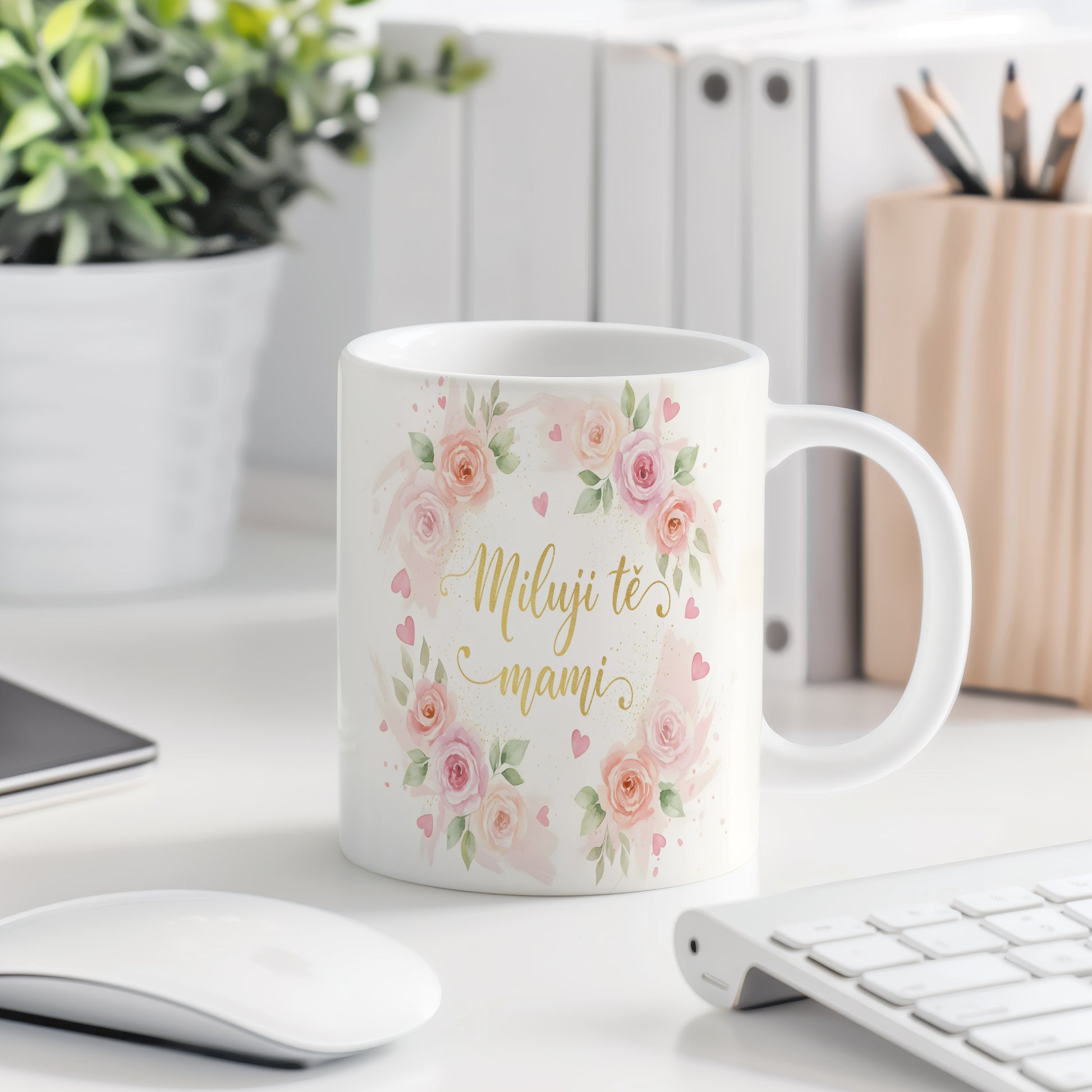 Hrnek Miluji tě mami – romantické růže s jemnými srdíčky – varianta 77