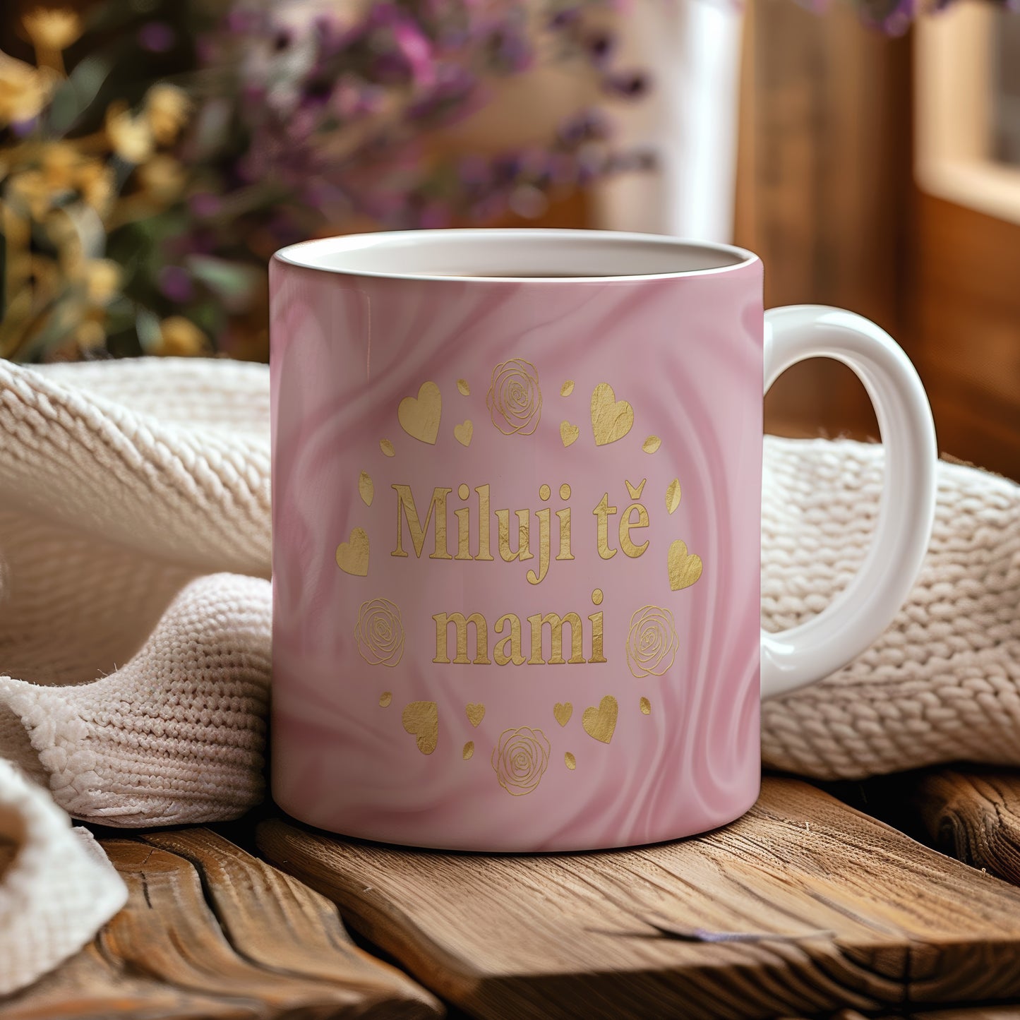 Hrnek Miluji tě mami – zlaté srdce na růžovém hedvábí – varianta 44