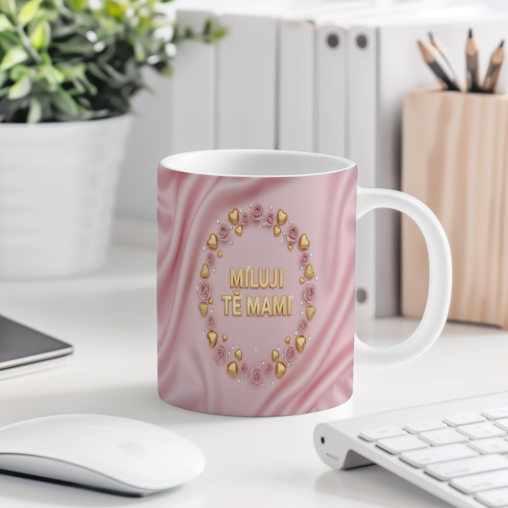 Hrnek Miluji tě mami – zlatá srdce a růže na hedvábném pozadí – varianta 77