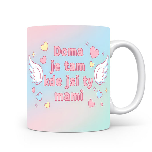 Hrnek Doma je tam kde jsi ty mami – pastelová křídla a srdíčka na jemném gradientu – varianta 11
