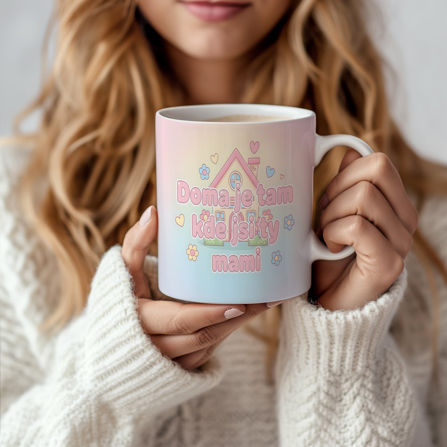 Hrnek Doma je tam kde jsi ty mami – pastelový domeček a srdíčka – varianta 66