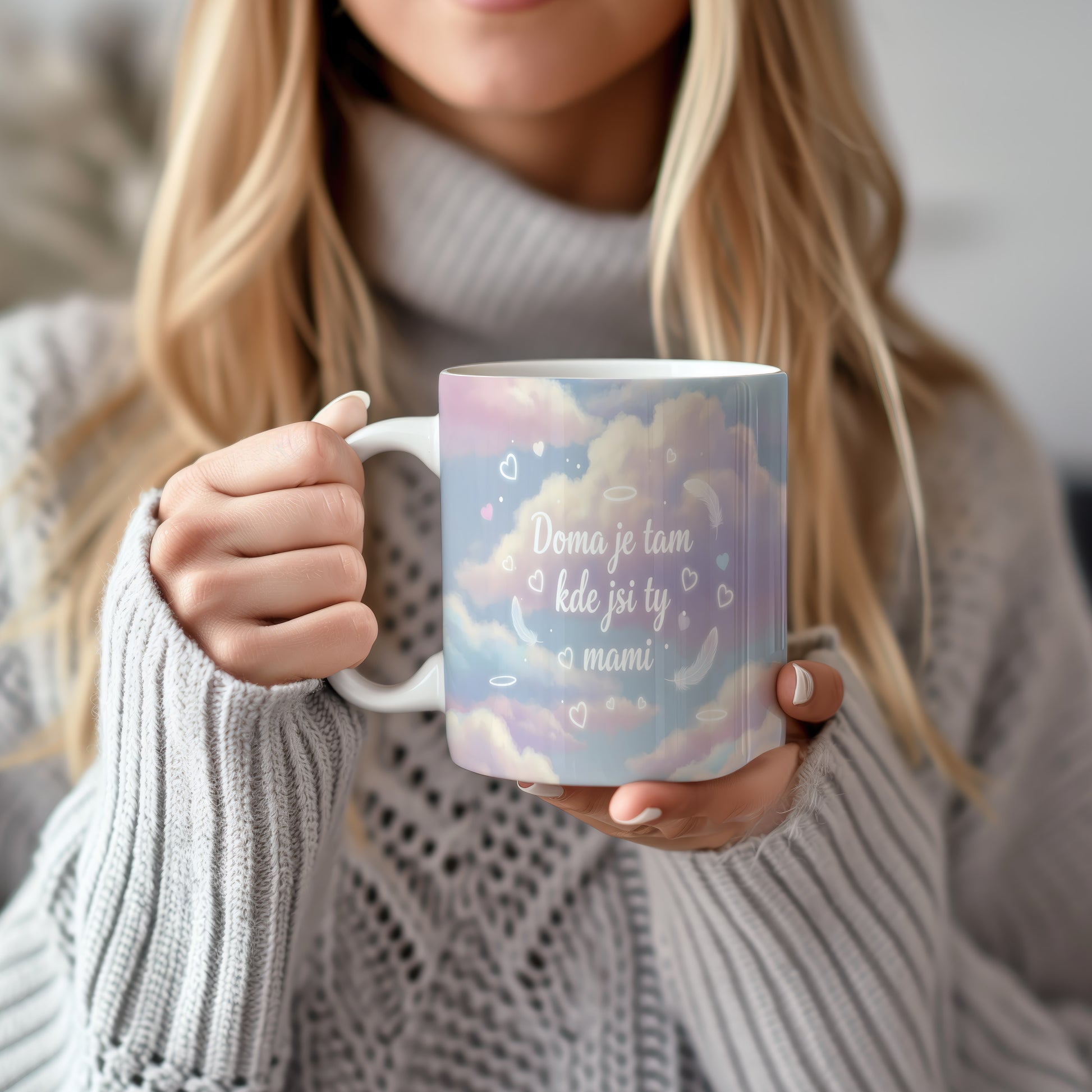 Hrnek Doma je tam kde jsi ty mami – snová oblaka a jemná peříčka – varianta 22