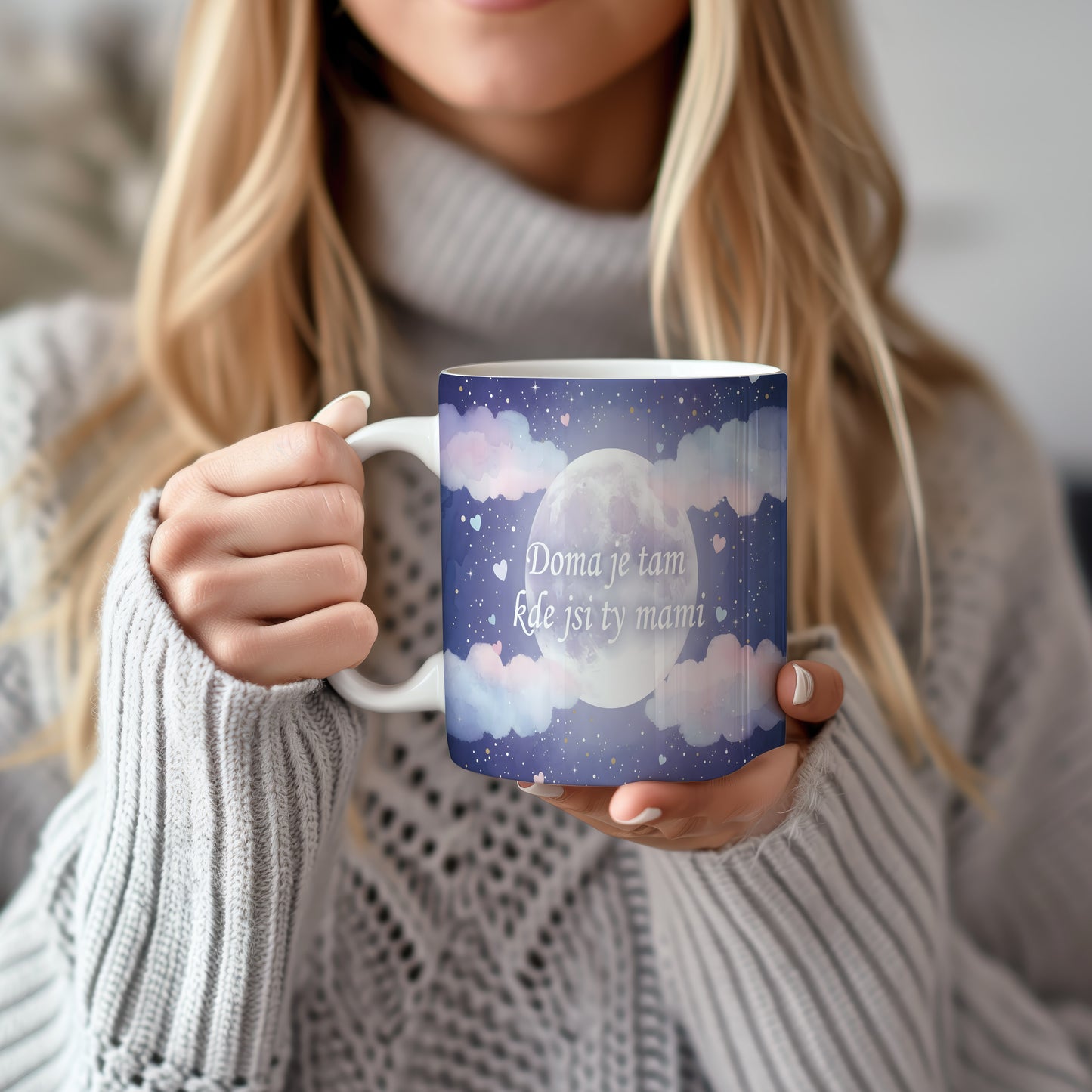Hrnek Doma je tam kde jsi ty mami – snový měsíc a pastelové mraky – varianta 22