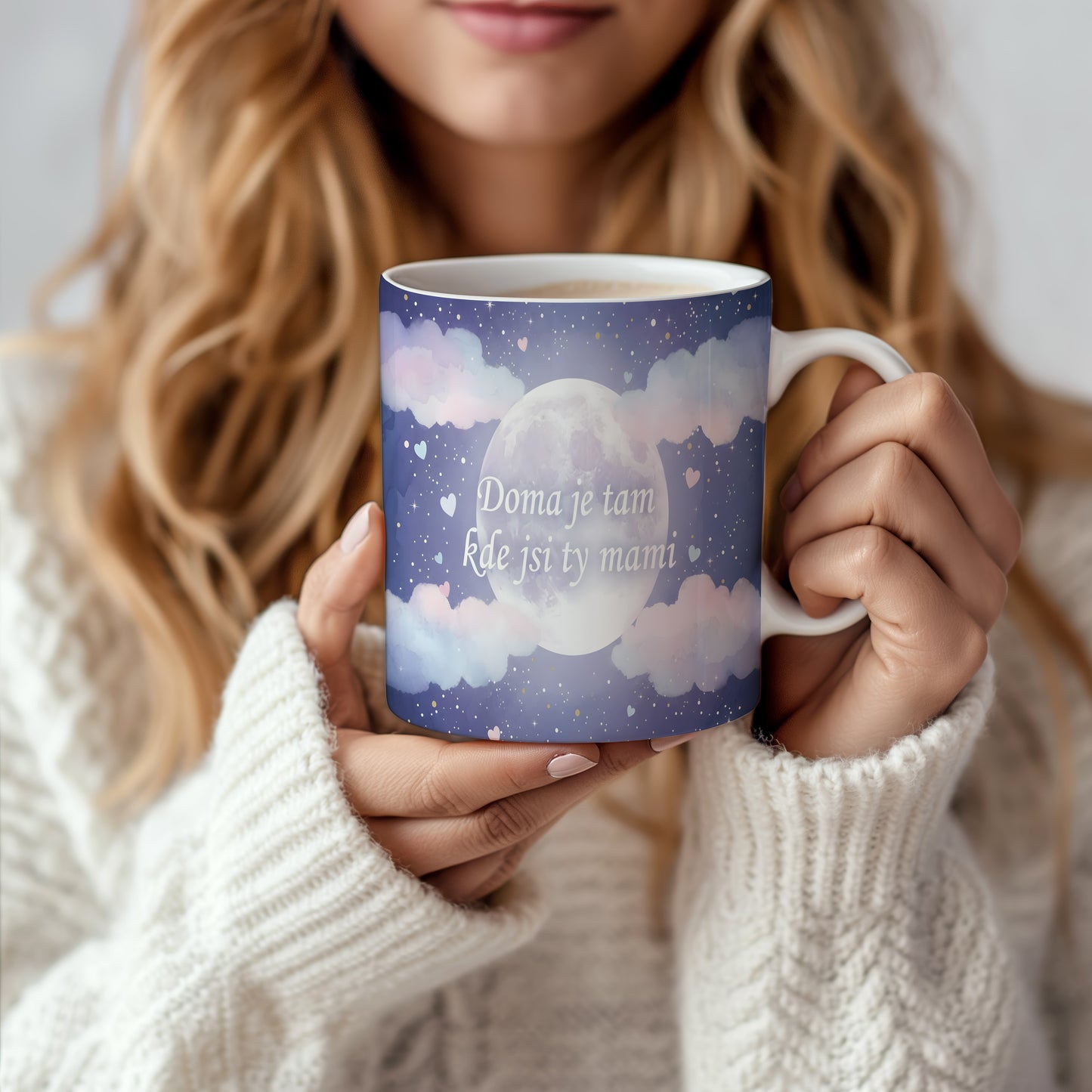 Hrnek Doma je tam kde jsi ty mami – snový měsíc a pastelové mraky – varianta 66