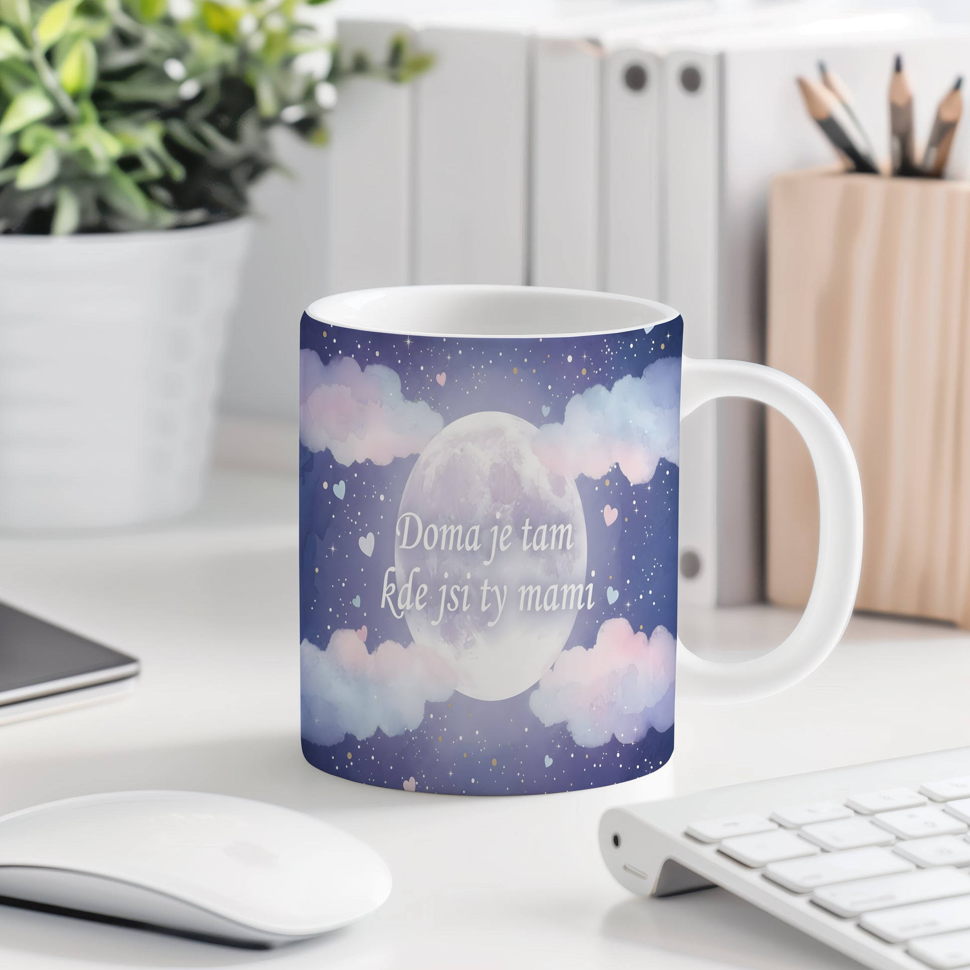 Hrnek Doma je tam kde jsi ty mami – snový měsíc a pastelové mraky – varianta 77