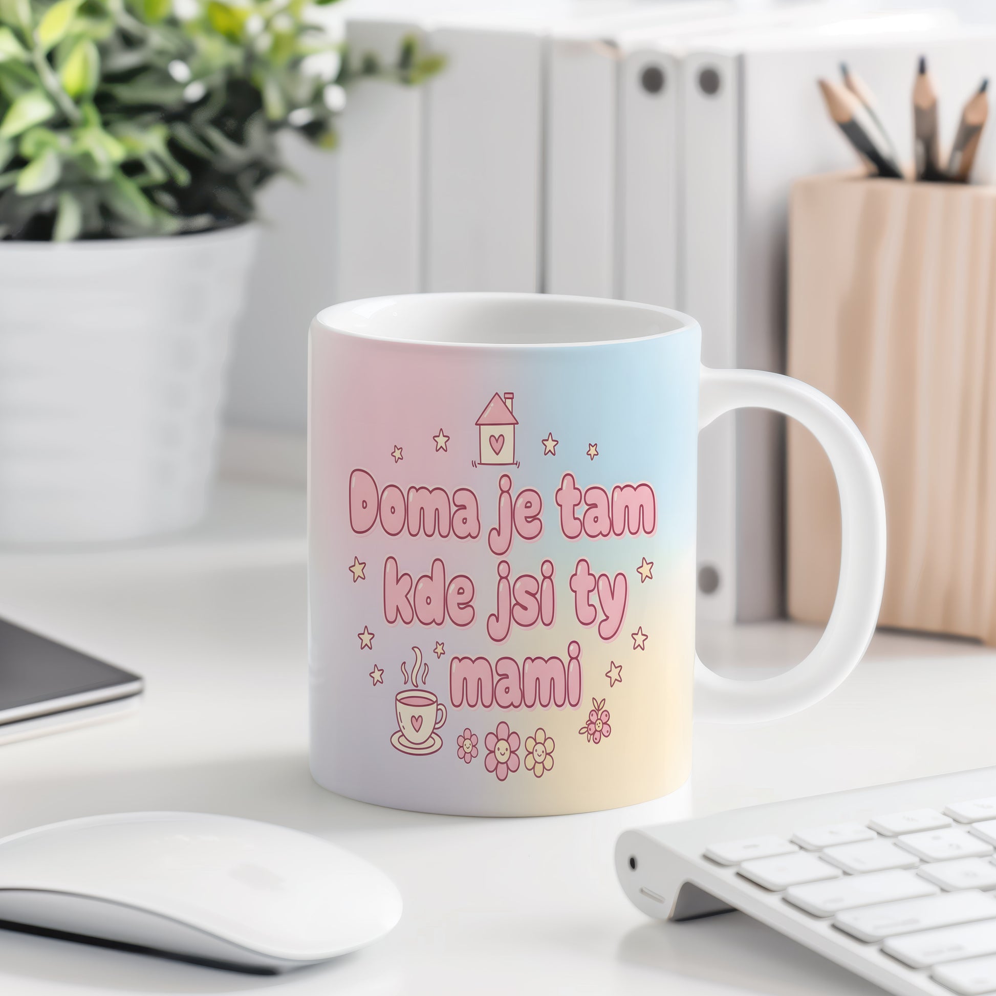 Hrnek Doma je tam kde jsi ty mami – pastelový ráj s veselými motivy – varianta 77