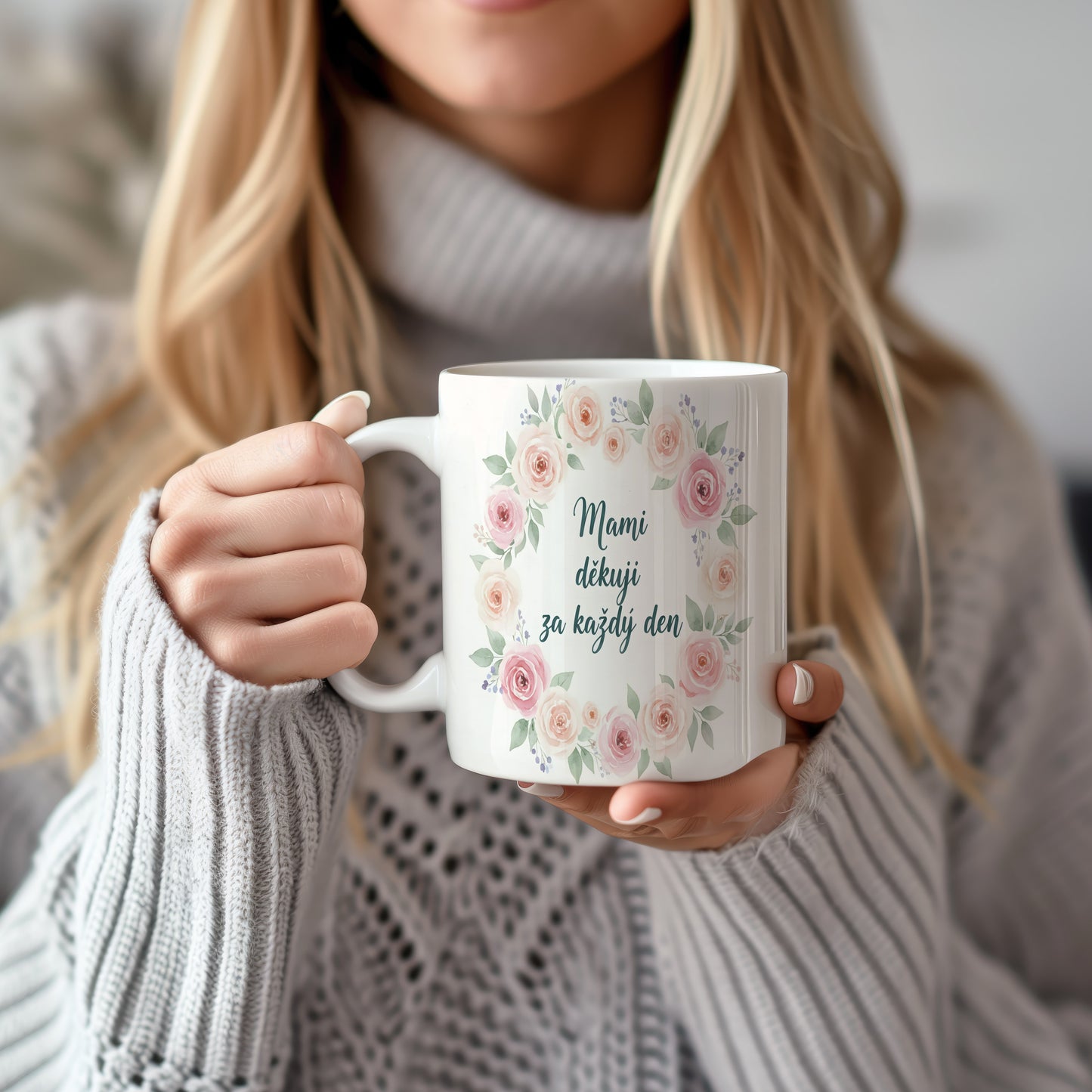Hrnek Mami děkuji za každý den – romantický květinový věnec v pastelových tónech – varianta 22