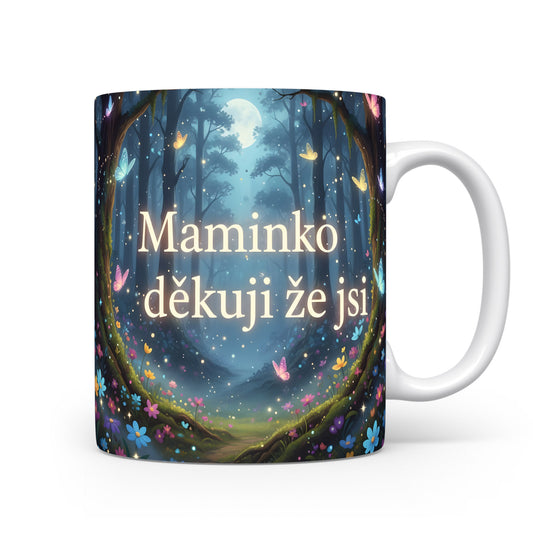 Hrnek Maminko děkuji že jsi – pohádková krajina s motýly a květinami pod měsíčním svitem – varianta 11