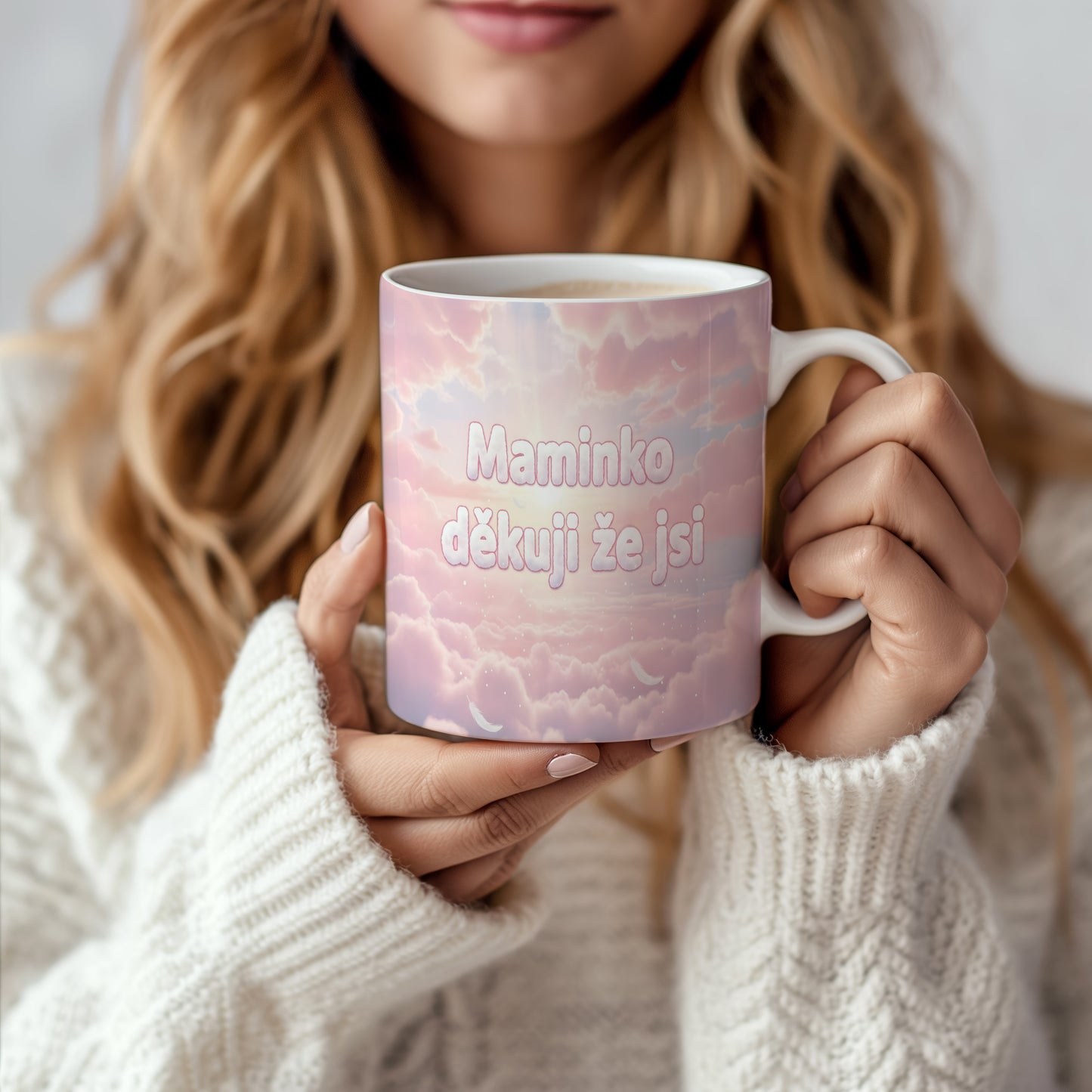 Hrnek Maminko děkuji že jsi – pastelová oblaka a jemná peříčka – varianta 66