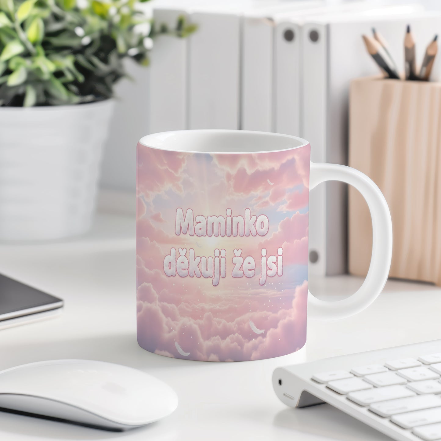 Hrnek Maminko děkuji že jsi – pastelová oblaka a jemná peříčka – varianta 77