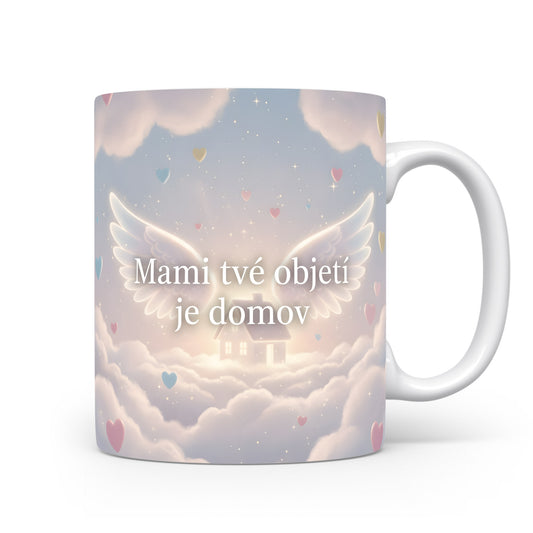 Hrnek Mami tvé objetí je domov – snová oblaka a jemná křídla – varianta 11