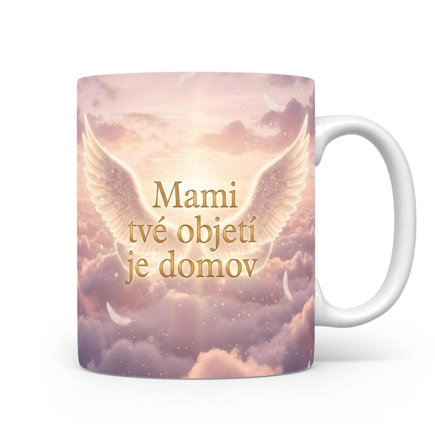 Hrnek Mami tvé objetí je domov – andělská křídla v růžových oblacích – varianta 11