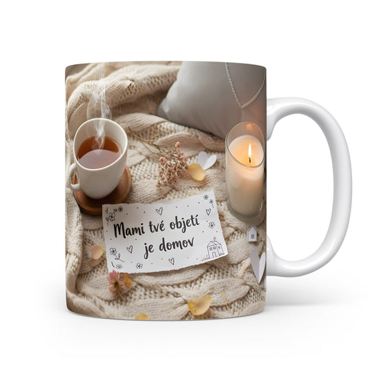 Hrnek Mami tvé objetí je domov – pletenina a romantická srdíčka – varianta 11