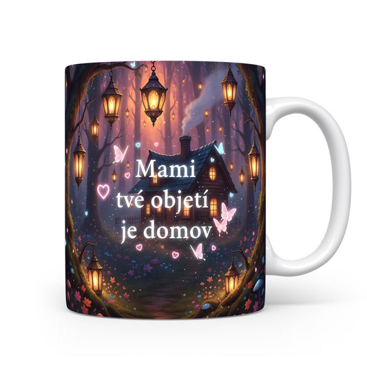 Hrnek Mami tvé objetí je domov – kouzelný les s lucernami a motýly – varianta 11