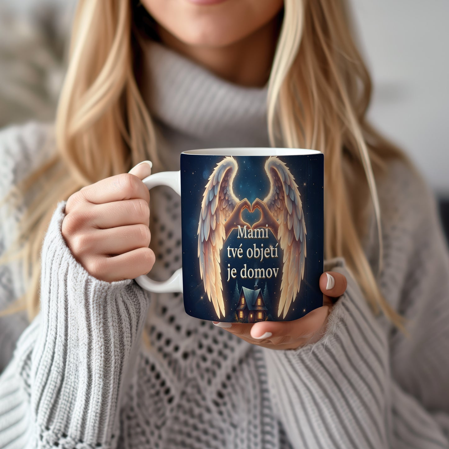 Hrnek Mami tvé objetí je domov – andělská křídla pod hvězdnou oblohou – varianta 22