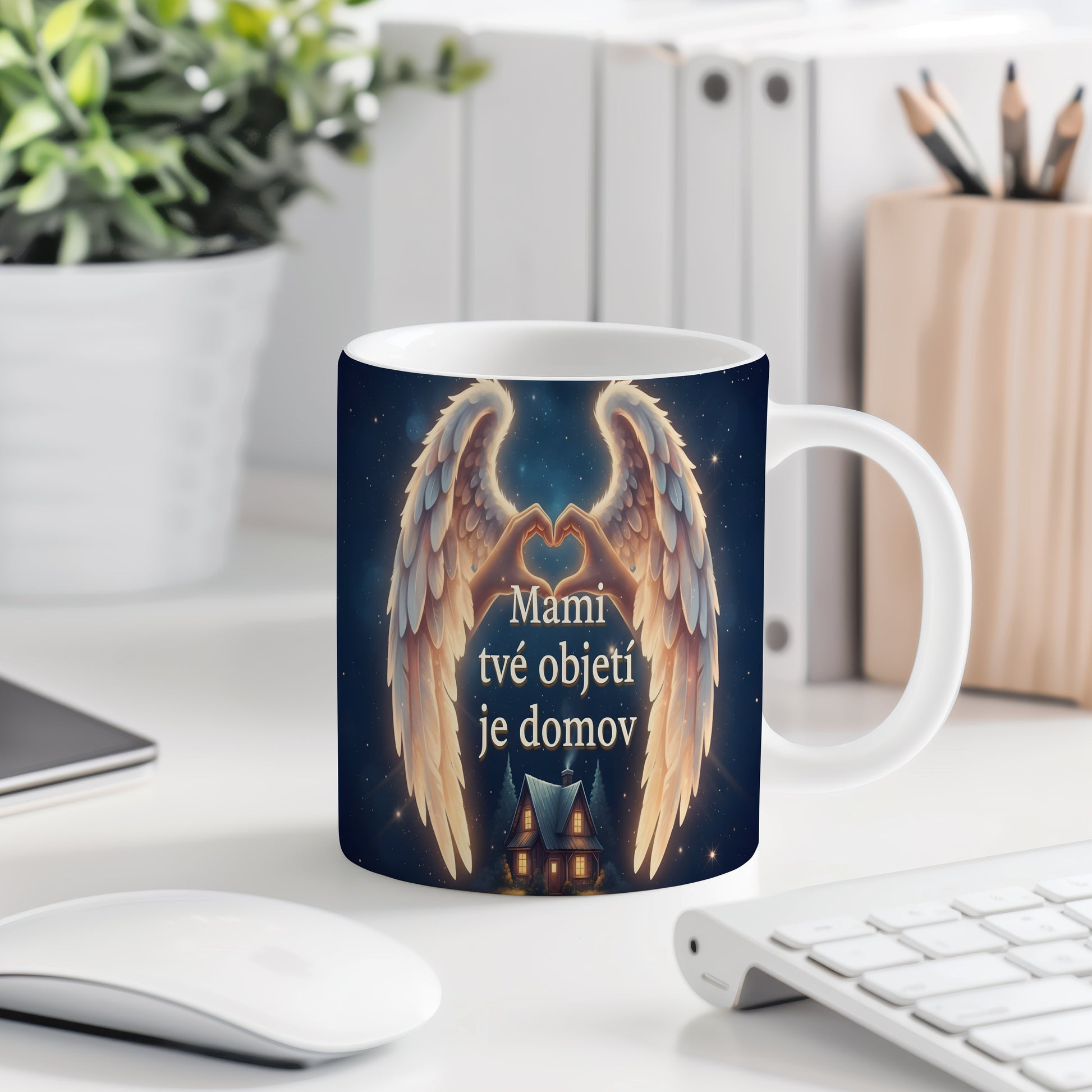 Hrnek Mami tvé objetí je domov – andělská křídla pod hvězdnou oblohou – varianta 77
