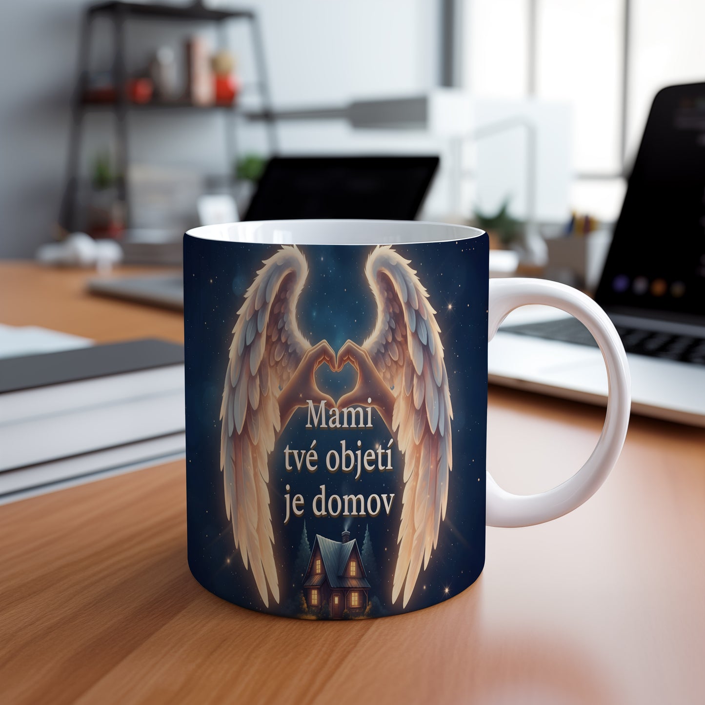 Hrnek Mami tvé objetí je domov – andělská křídla pod hvězdnou oblohou – varianta 88