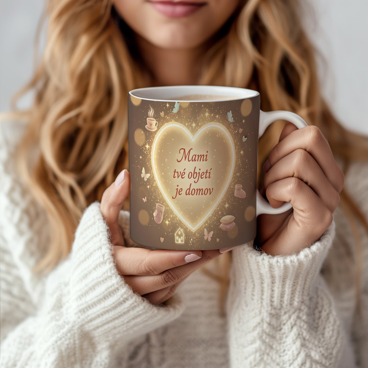 Hrnek Mami tvé objetí je domov – zářivé srdce v třpytivém vesmíru – varianta 66