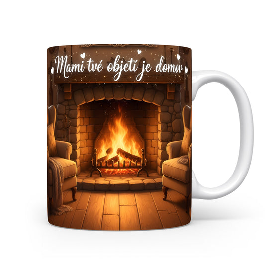 Hrnek Mami tvé objetí je domov – rustikální krb s teplými plameny – varianta 11