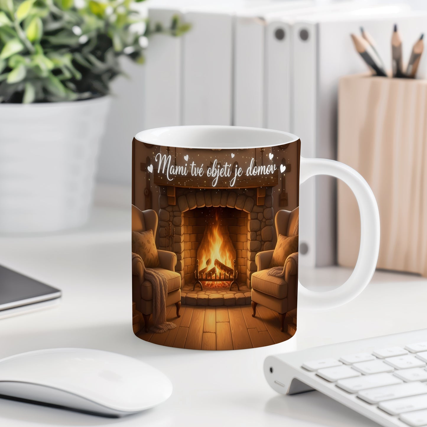 Hrnek Mami tvé objetí je domov – rustikální krb s teplými plameny – varianta 77